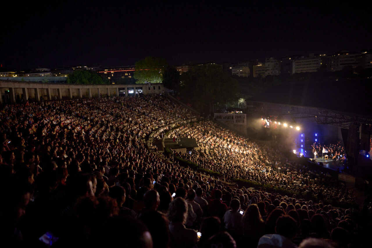 Türk pop müziğinin usta yorumcularından Aşkın Nur Yengi, Bayhan Müzik