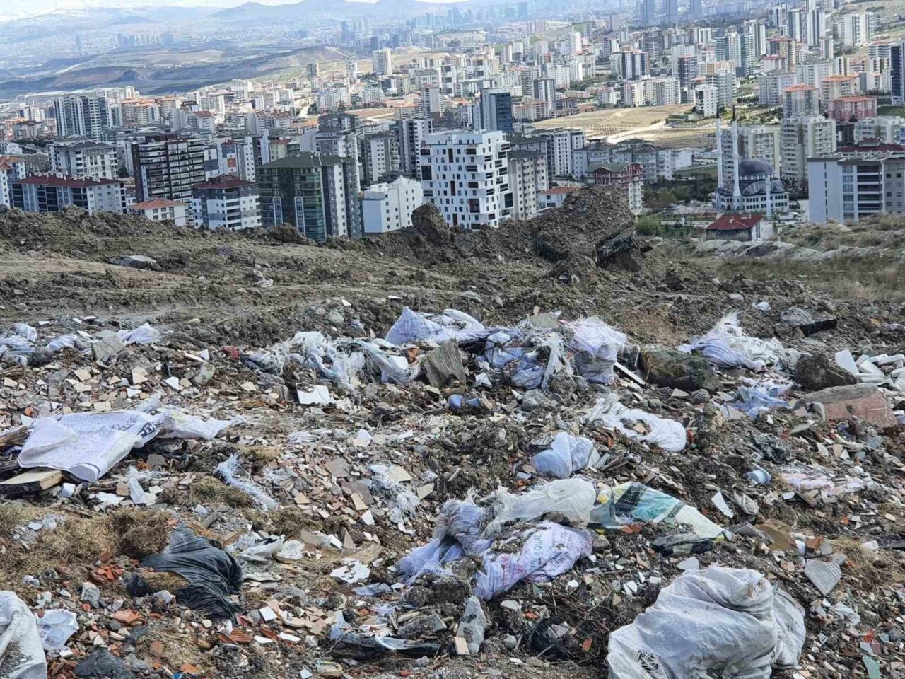 Çevre, Şehircilik ve İklim Değişikliği Bakanlığı tarafından atıkları kaldırmayan Ankara’nın