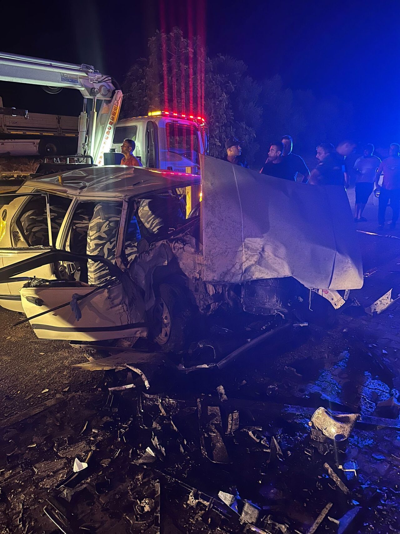 Aydın'ın Nazilli ilçesinde iki otomobilin çarpışması sonucu 8 kişi yaralandı.