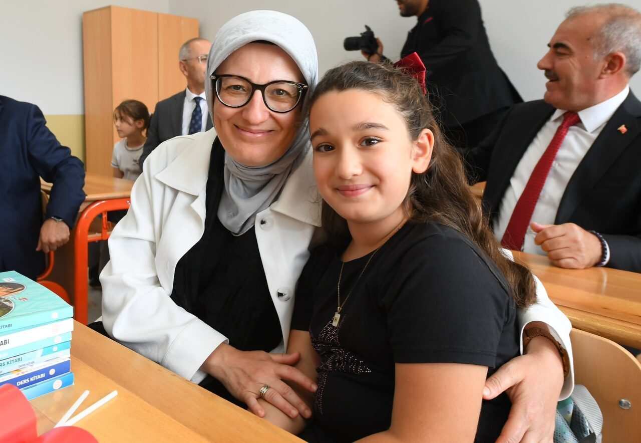  Balıkesir'in Altıeylül ilçesine bağlı Nergiz Mahallesi'nde yapımı tamamlanan Nergiz İlkokulu,