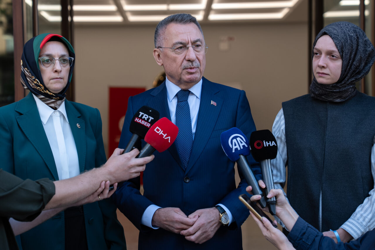  Başkentten yurt dışına direkt uçuşların artırılması amacıyla Ankara Valiliği'nde toplantı