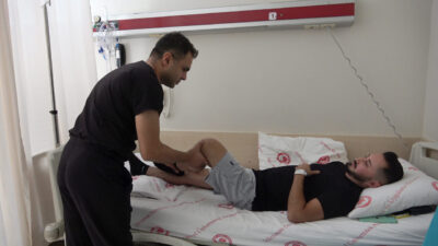 Bel ve ayak ağrısı çeken hasta, Isparta'daki Süleyman Demirel Üniversitesi