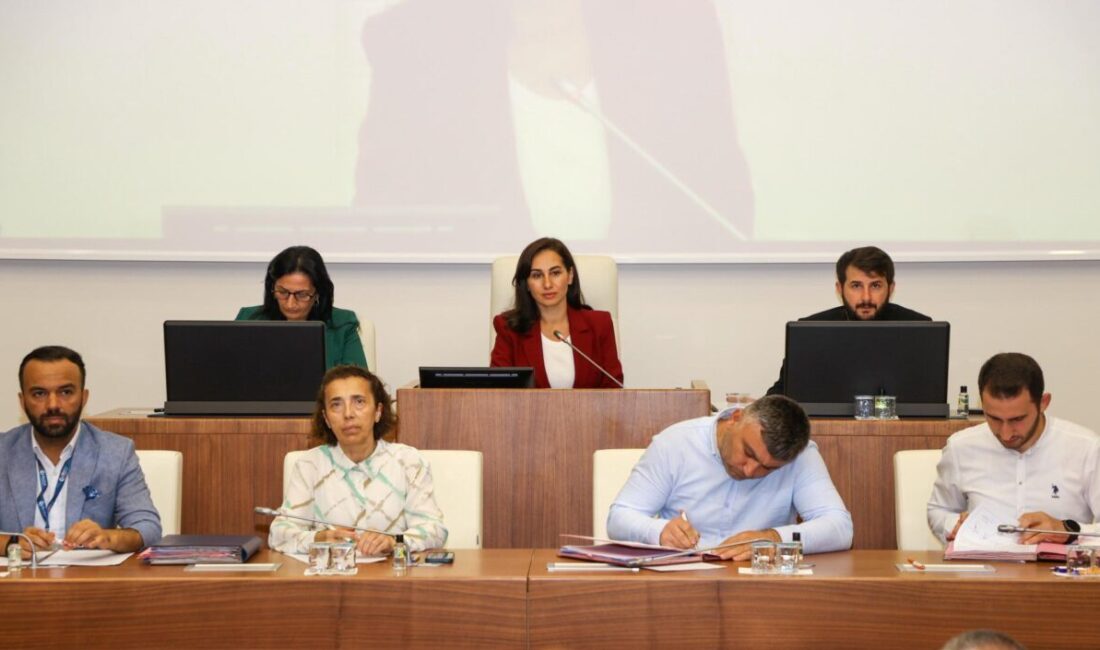 İstanbul'un Beykoz Belediye Meclisinde, belediye personelinin son ay maaşlarının parça