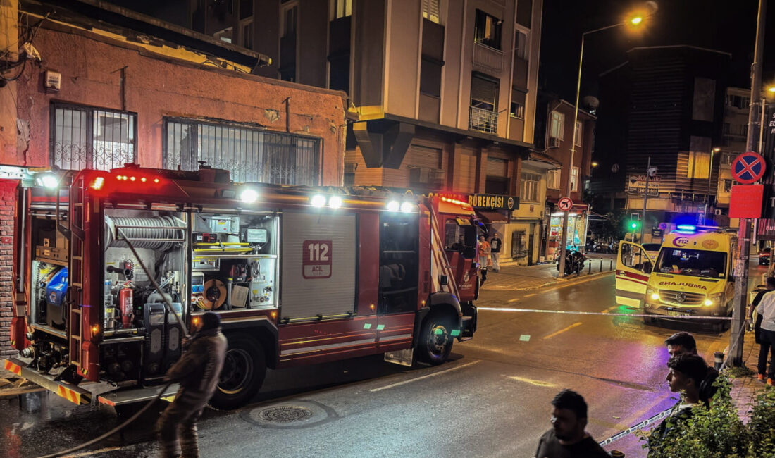 İstanbul Beyoğlu'nda 5 katlı binanın bodrum katında çıkan yangın itfaiye