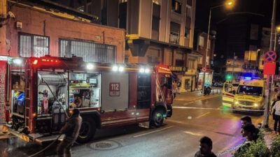 İstanbul Beyoğlu'nda 5 katlı binanın bodrum katında çıkan yangın itfaiye