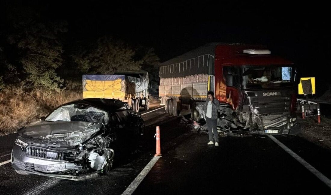 Bilecik'in Bozüyük ilçesinde 2 çekici ve 3 otomobilin karıştığı zincirleme