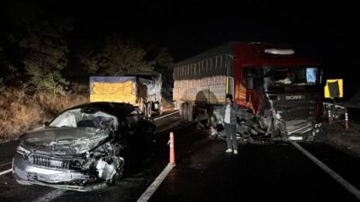 Bilecik'in Bozüyük ilçesinde 2 çekici ve 3 otomobilin karıştığı zincirleme
