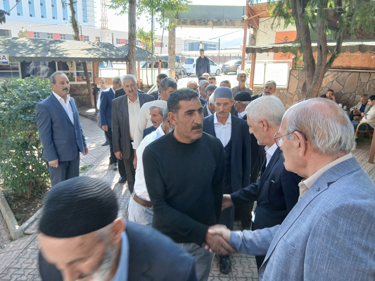 Bingöl'de aralarında husumet bulunan aileler barıştırıldı.