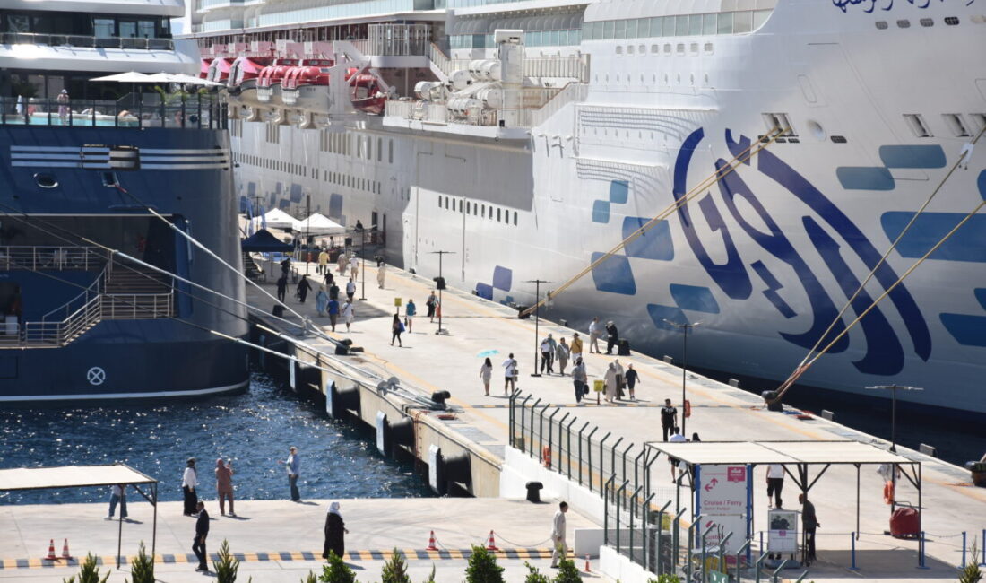  Muğla'nın Bodrum ilçesine "Luminara" ve "Aroya" isimli kruvaziyerler 2 bin