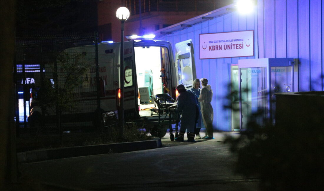 Bolu'da bir aracın yakıt deposundaki şüpheli maddeyi inceledikleri esnada kokudan