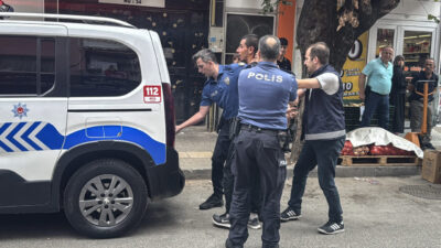 Bursa'nın Osmangazi ilçesinde aile içi şiddet ihbarına giden iki polis,