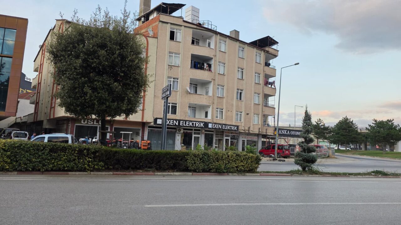  Bursa'nın İnegöl ilçesinde apartmanın üçüncü katından düşerek ağır yaralanan 5