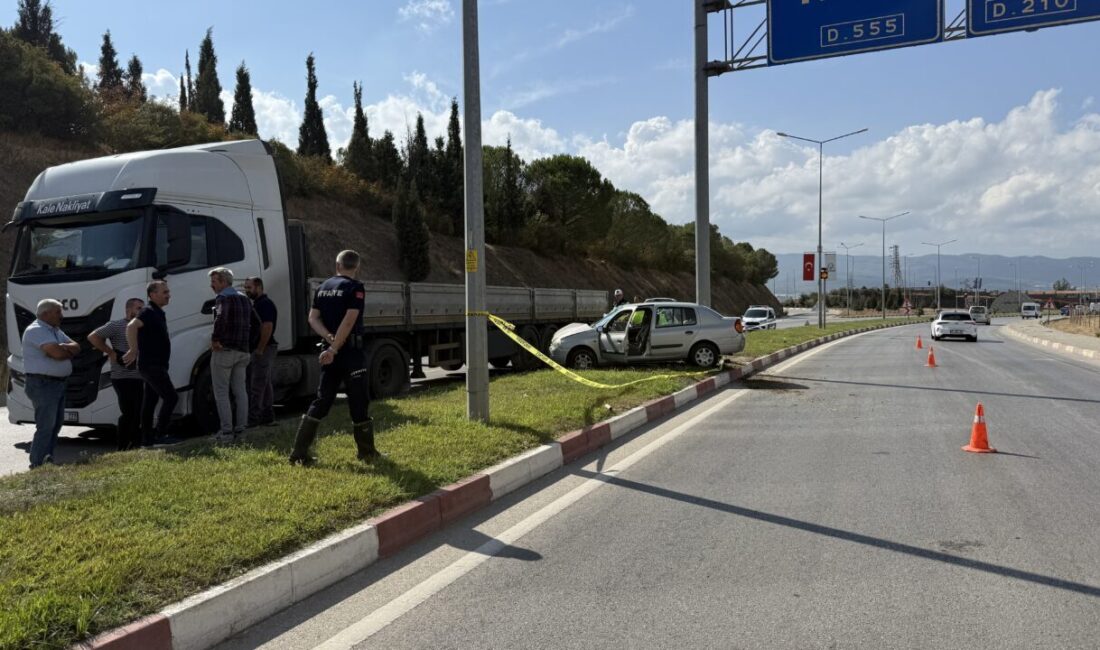  Çanakkale'nin Çan ilçesinde, tırla otomobilin çarpışması sonucu 1 kişi yaşamını