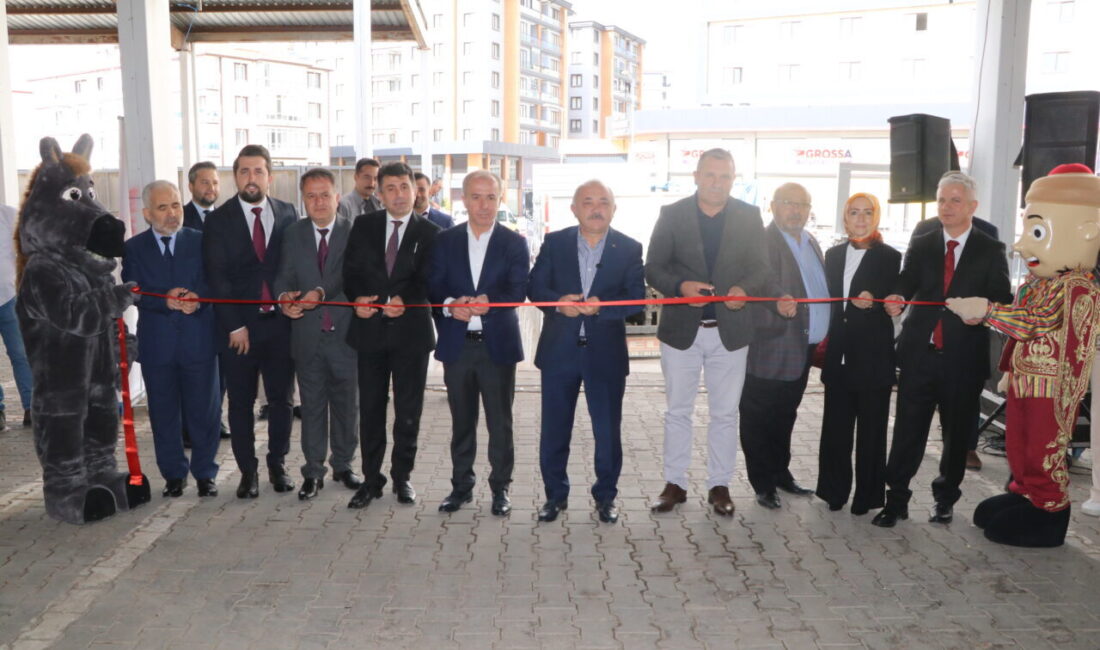 Çankırı Tarım ve Teknoloji Fuarı, düzenlenen törenle kapılarını ziyaretçilerine açtı.