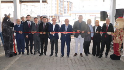 Çankırı Tarım ve Teknoloji Fuarı, düzenlenen törenle kapılarını ziyaretçilerine açtı.