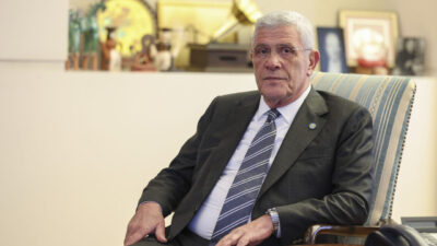 CHP Genel Başkanı Özgür Özel, İstanbul yönetiminin görevden uzaklaştırılmasına ilişkin,