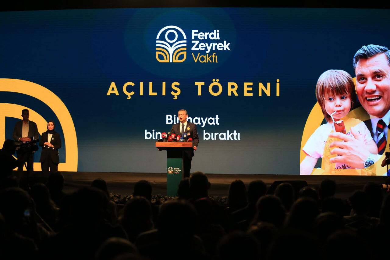 CHP Genel Başkanı Özgür Özel, evinde elektrik akımına kapıldıktan sonra