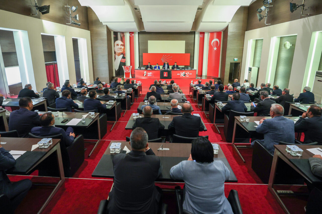 CHP Genel Başkanı Özgür Özel, partisinin il başkanları toplantısına başkanlık