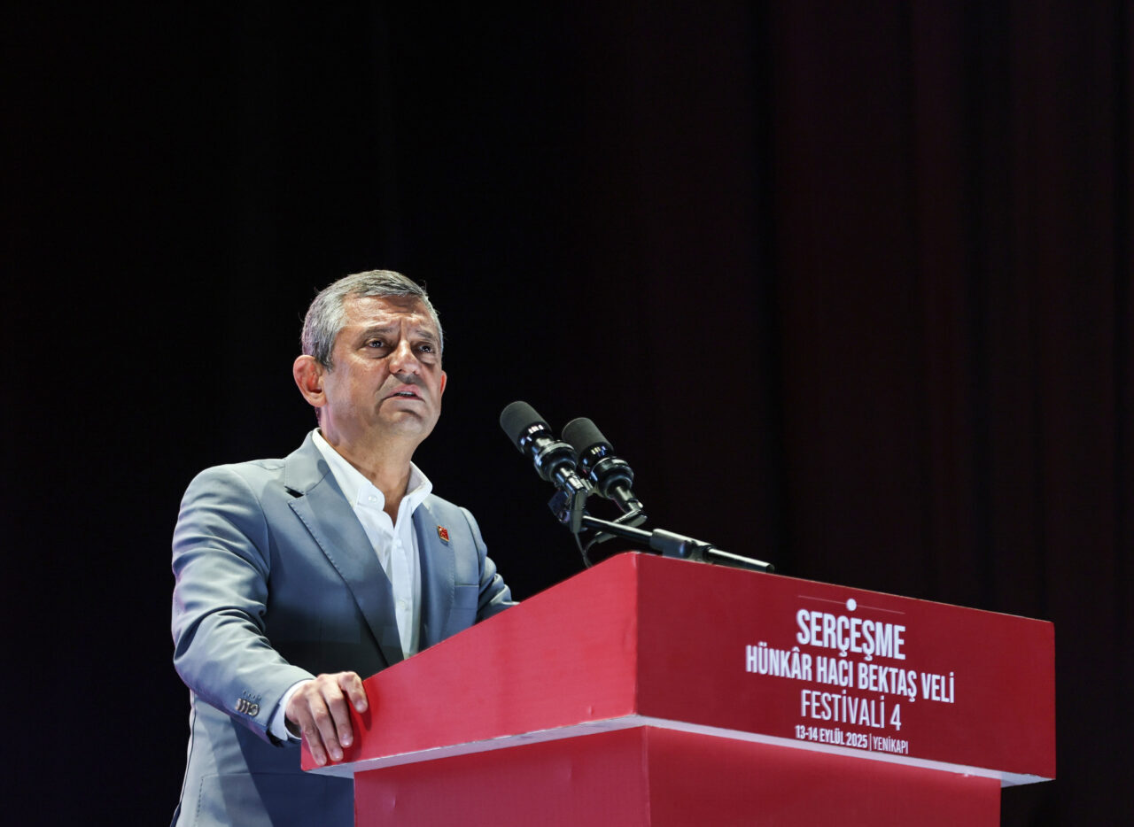 CHP Genel Başkanı Özgür Özel, "Türkiye'nin yarınlarını, Alevisiyle, Sünnisiyle, Kürdüyle,