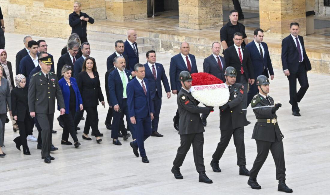  CHP Genel Başkanı Özgür Özel, 22. Olağanüstü Kurultay'da seçilen Parti