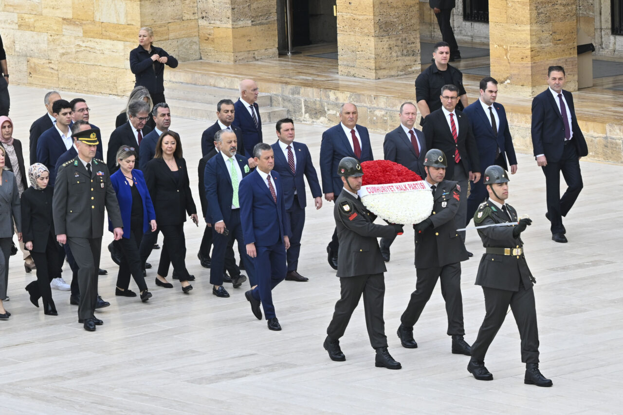  CHP Genel Başkanı Özgür Özel, 22. Olağanüstü Kurultay'da seçilen Parti