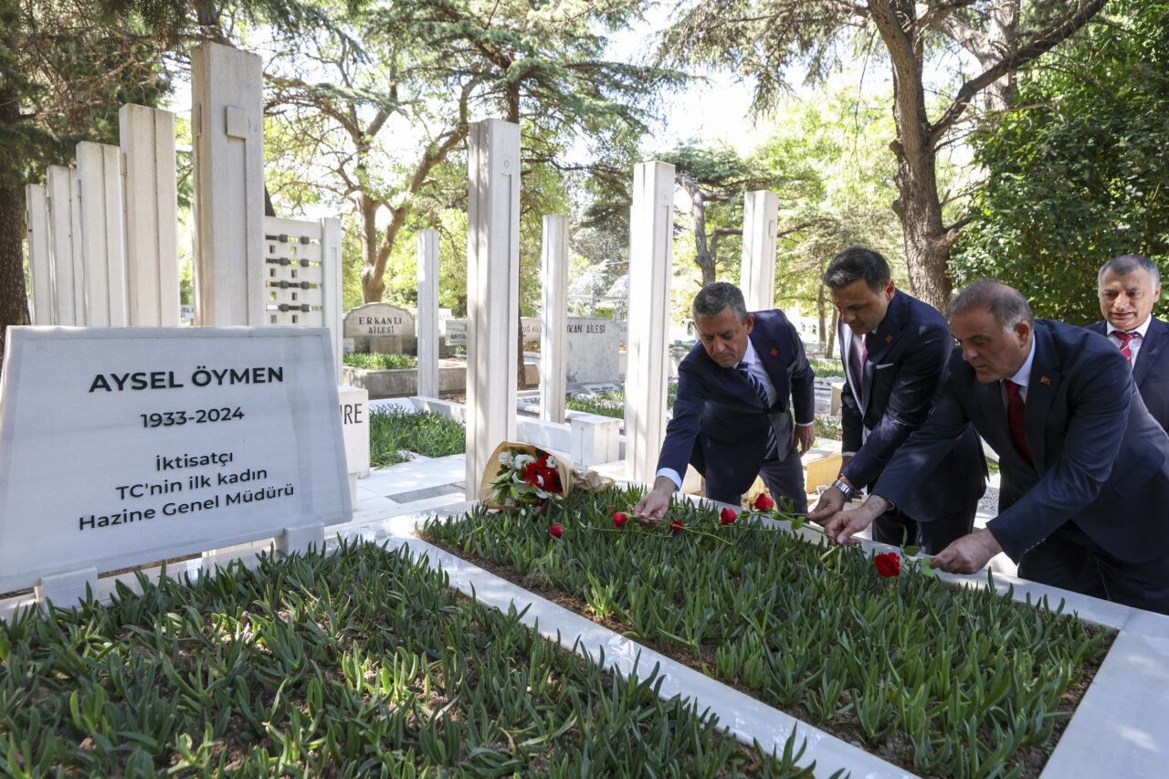 CHP Genel Başkanı Özgür Özel, partisinin 102. kuruluş yıl dönümü