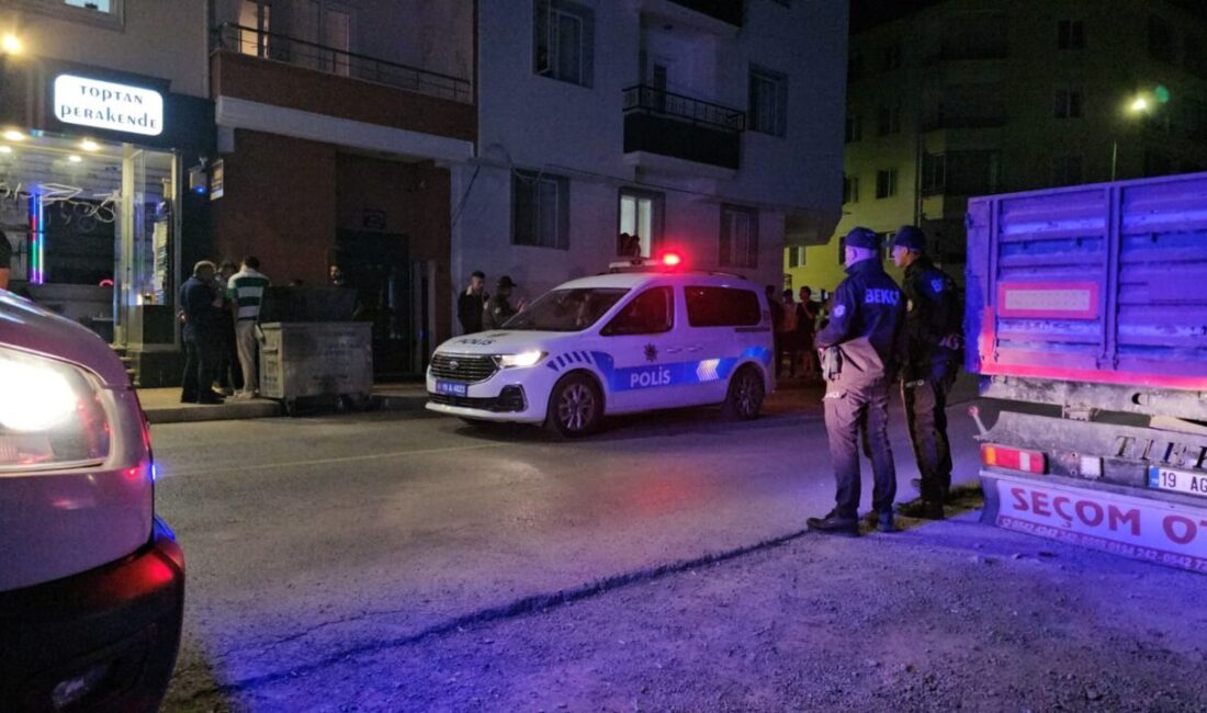  Çorum'da bir apartmana pompalı tüfekle ateş ettikten sonra kaçan iki