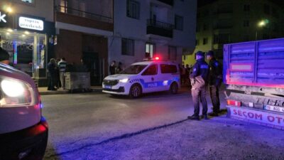  Çorum'da bir apartmana pompalı tüfekle ateş ettikten sonra kaçan iki