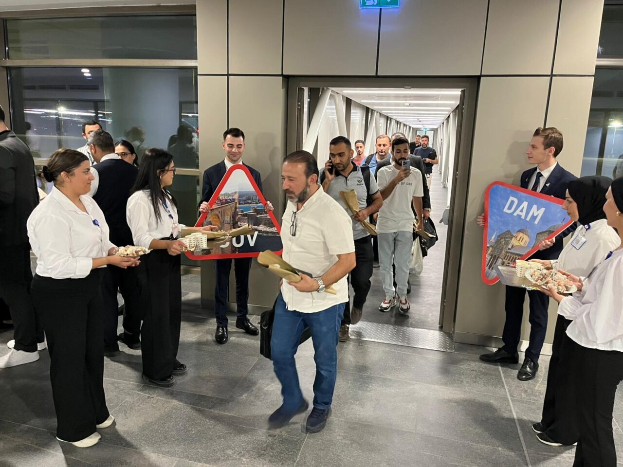 Çukurova Uluslararası Havalimanı ile Suriye'nin başkenti Şam arasında direkt uçuş