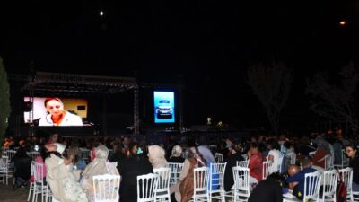 Türk otomotiv tarihine ışık tutan 'Devrim Arabaları' filminin açık hava