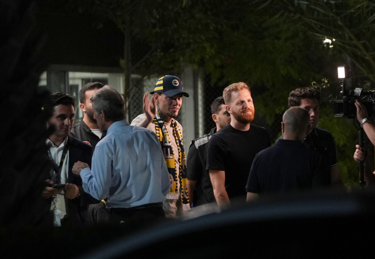 Fenerbahçe'nin transfer görüşmelerinde bulunduğu Brezilyalı kaleci Ederson, İstanbul'a geldi.