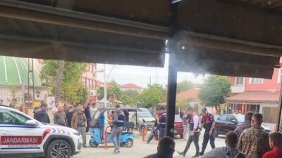 Edirne'nin İpsala ilçesinde çıkan silahlı kavgada 1 kişi hayatını kaybetti.