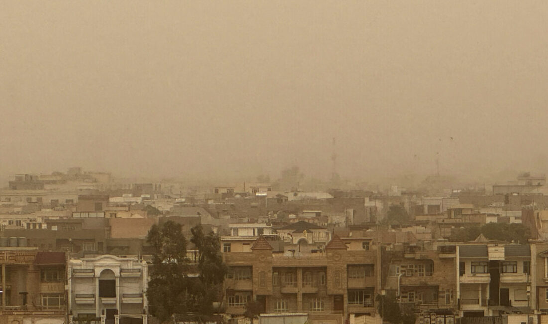Irak’ın kuzeyinde yer alan Erbil kentinde kum fırtınası nedeniyle oluşan