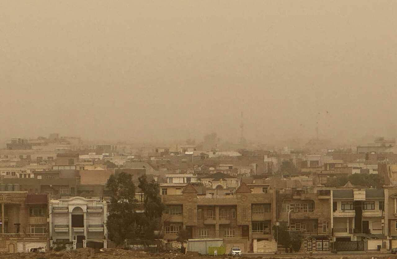 Irak’ın kuzeyinde yer alan Erbil kentinde kum fırtınası nedeniyle oluşan