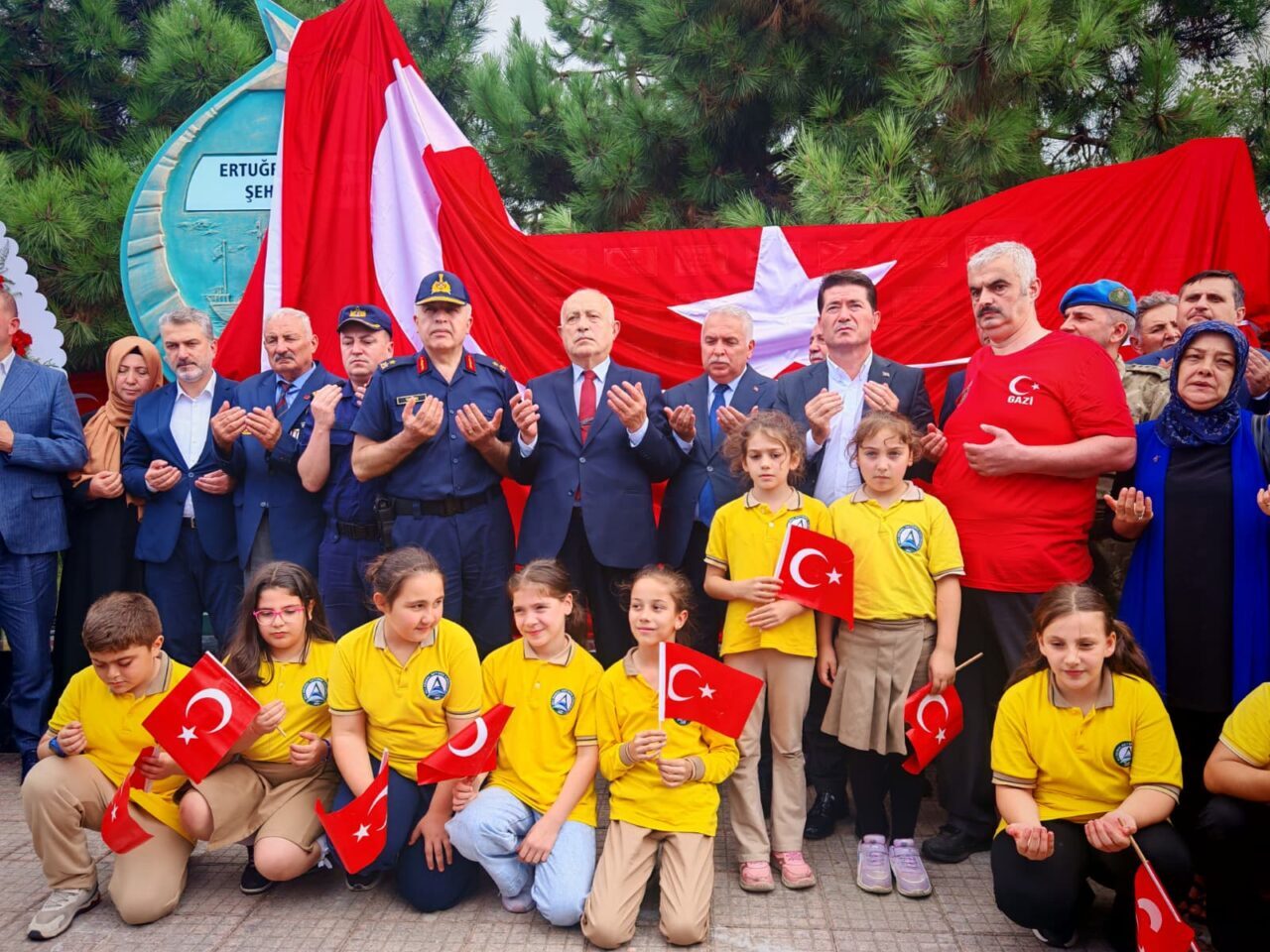 Ertuğrul Fırkateyni kazasında yaşamını yitiren 71 Trabzonlu asker anısına yaptırılan