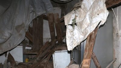  Erzurum'un Pasinler ilçesinde toprak evin damının çökmesi sonucu 2 çocuk