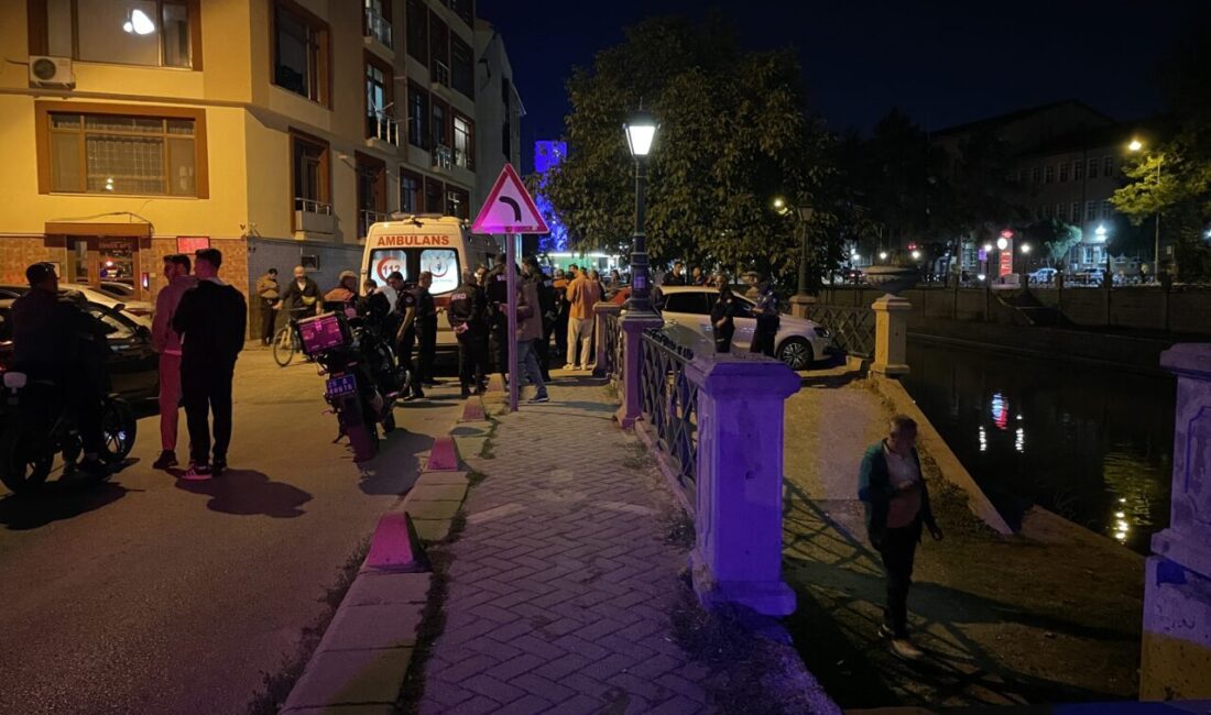 Eskişehir'de kent merkezinden geçen Porsuk Çayı'na düşen kişi, kaldırıldığı hastanede