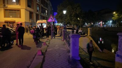 Eskişehir'de kent merkezinden geçen Porsuk Çayı'na düşen kişi, kaldırıldığı hastanede