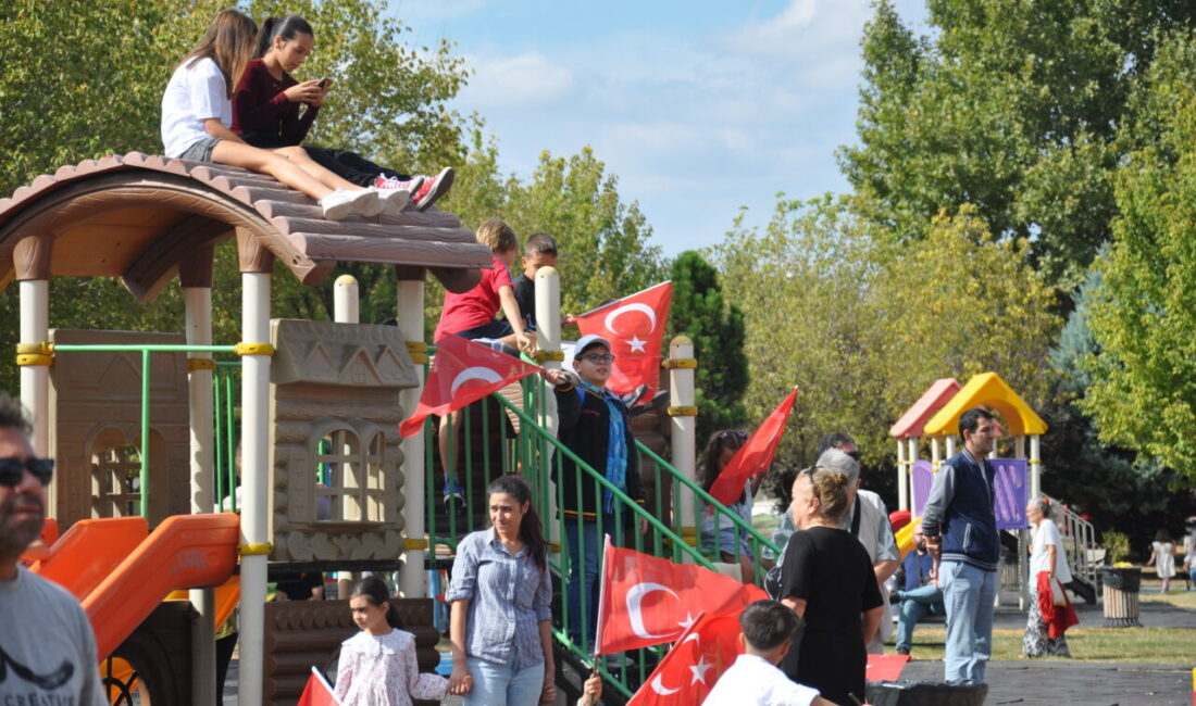 Eskişehir'de vatandaşlar, A Milli Kadın Voleybol Takımı'nın 2025 FIVB Dünya