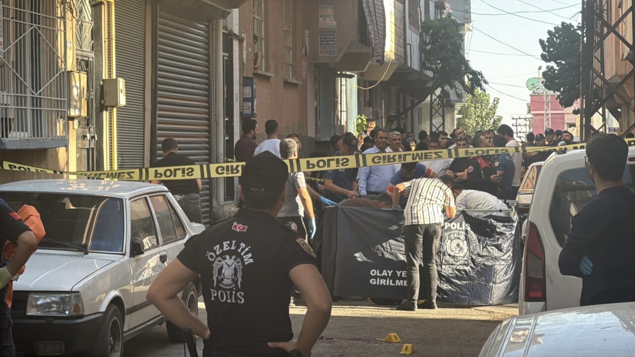 Gaziantep'in merkez Şehitkamil ilçesinde tartıştığı eşini pompalı tüfekle katleden kişi,