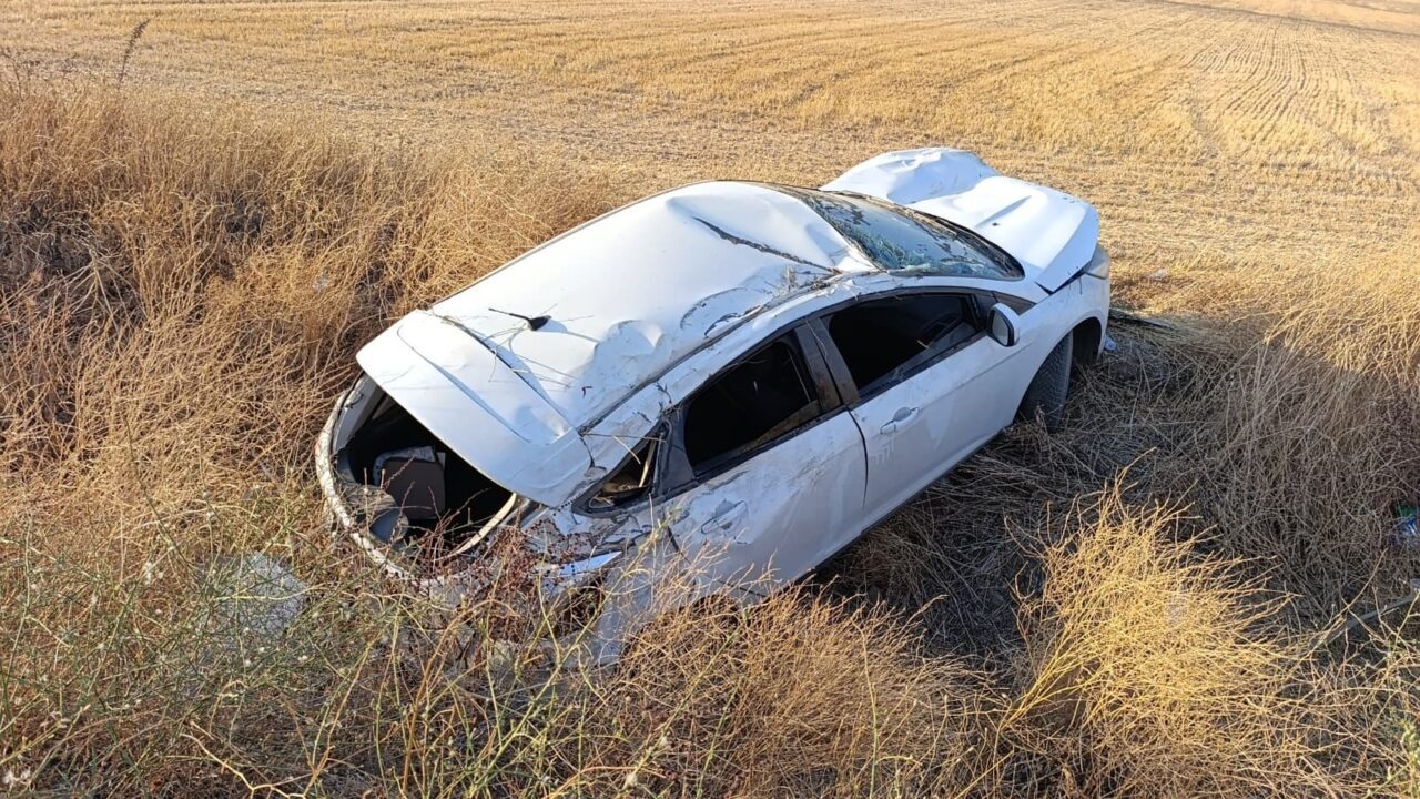 Gaziantep'in Nurdağı ilçesinde devrilen otomobildeki 4 kişi yaralandı.