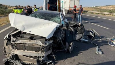  Gaziantep'te otomobil ile tırın çarpışması sonucu 1 kişi öldü, 2