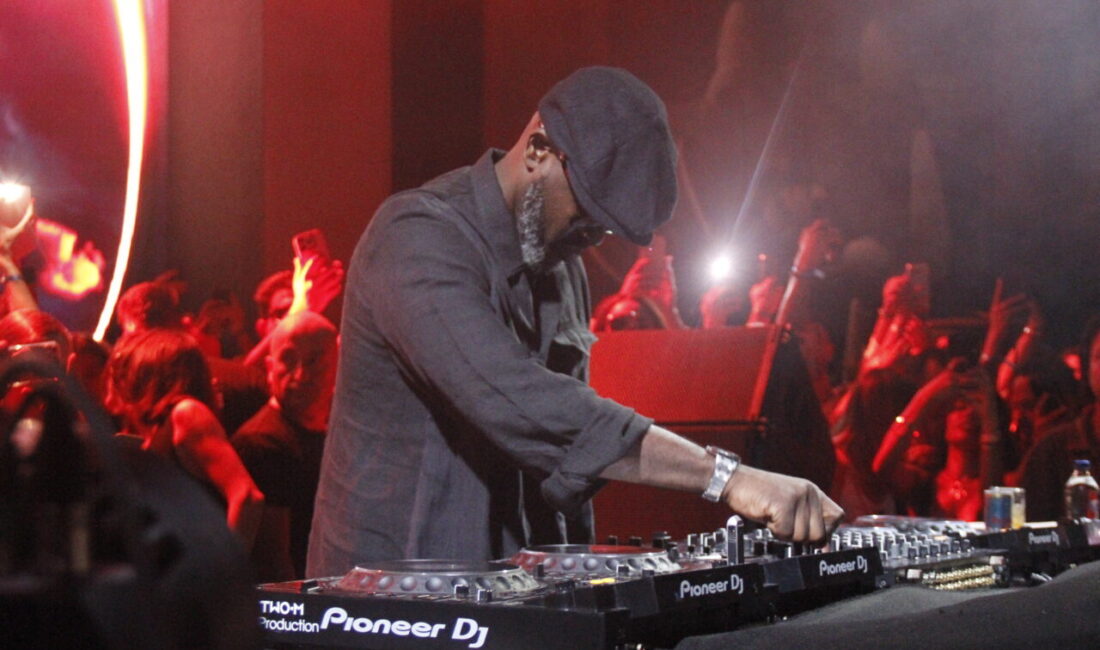 Elektronik müziğin figürlerinden biri olan Grammy ödüllü Black Coffee, Antalya'nın