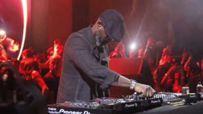 Elektronik müziğin figürlerinden biri olan Grammy ödüllü Black Coffee, Antalya'nın