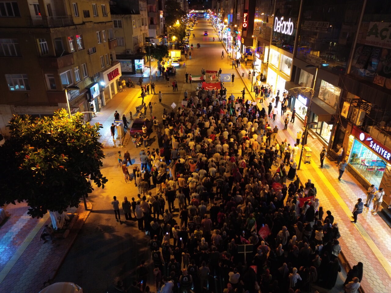 Hatay'ın Dörtyol ilçesinde Filistin'e destek yürüyüşü düzenlendi.