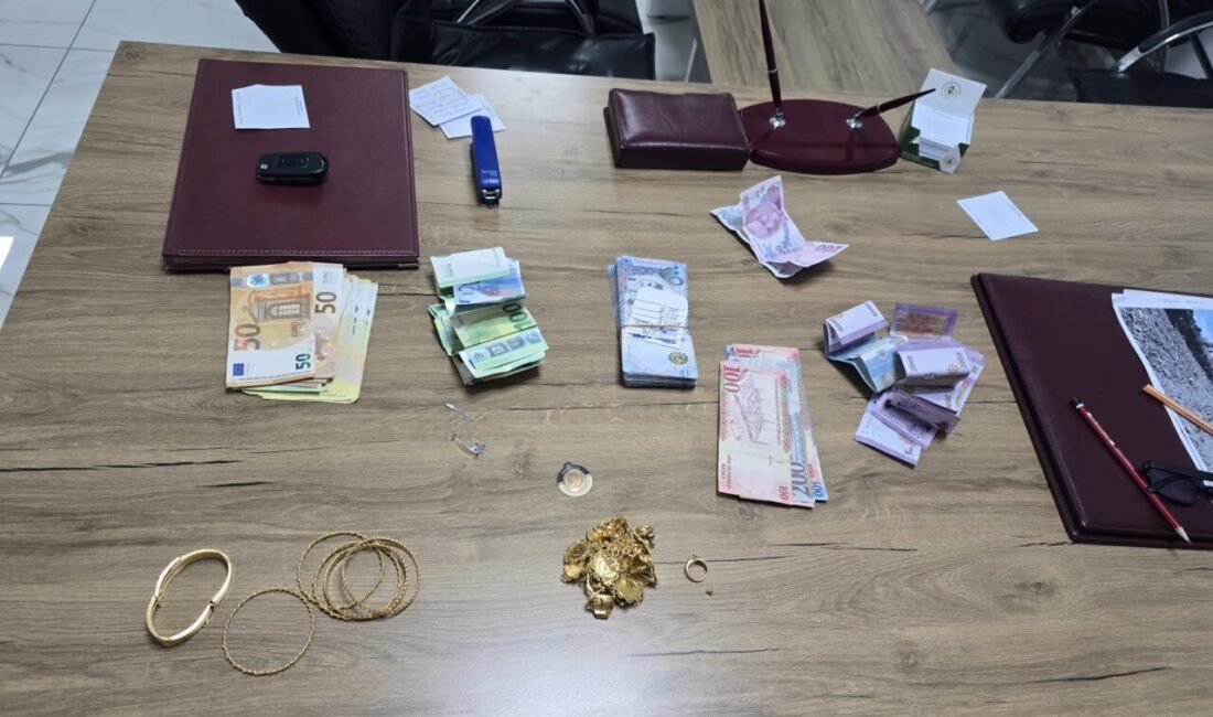 Hatay'ın Altınözü ilçesinde parkta temizlik yapan işçi tarafından bulunan içerisinde