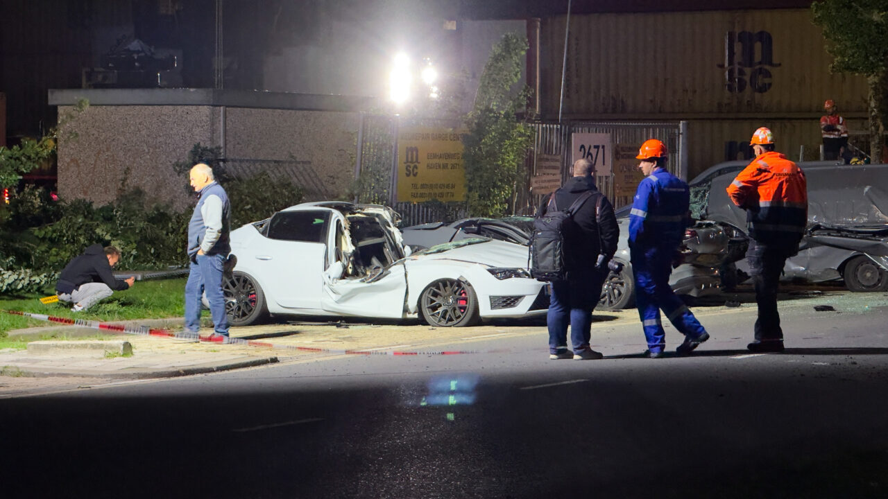  Hollanda’da saatteki hızı 100 kilometreyi bulan fırtına nedeniyle sarı alarm