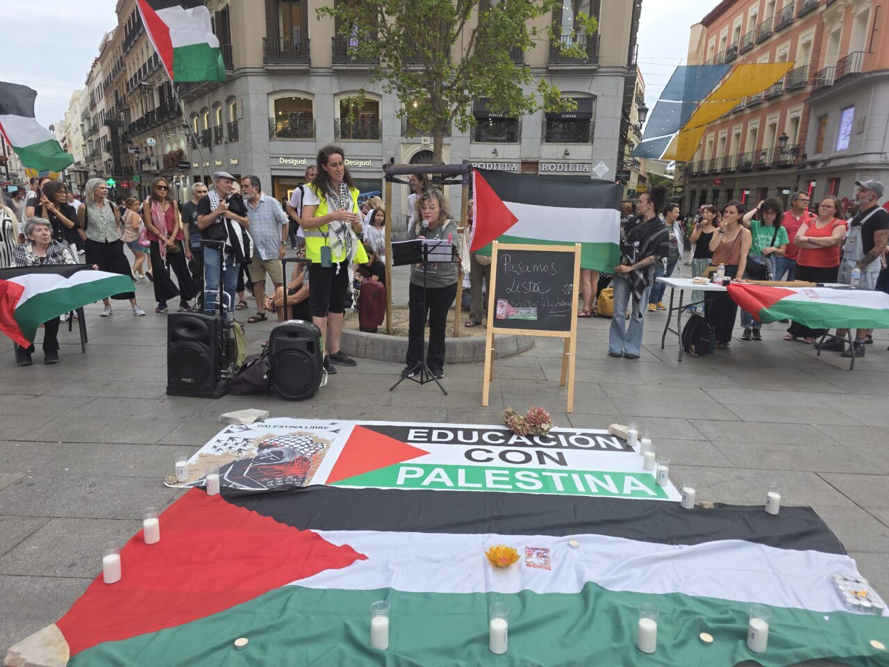  İsrail'in Gazze'deki soykırımında öldürdüğü Filistinli çocuklar İspanya'nın başkenti Madrid'de anıldı.