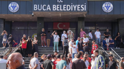  İzmir'in Buca Belediyesinde maaş alamayan işçilerinin iş bırakma eylemi 7.