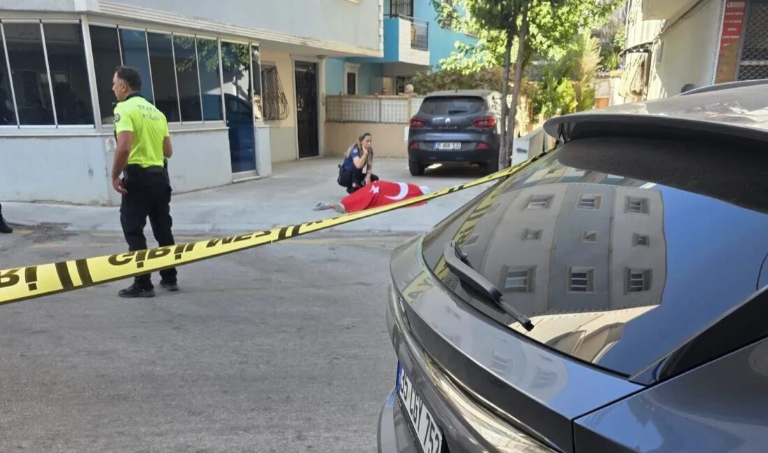  İzmir'in Balçova ilçesinde, polis merkezine yapılan silahlı saldırıda 2 polis
